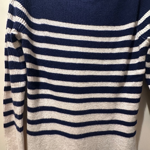 Vineyard Vines Women's Wool and Cashmere Sweater - Picture 4 of 5